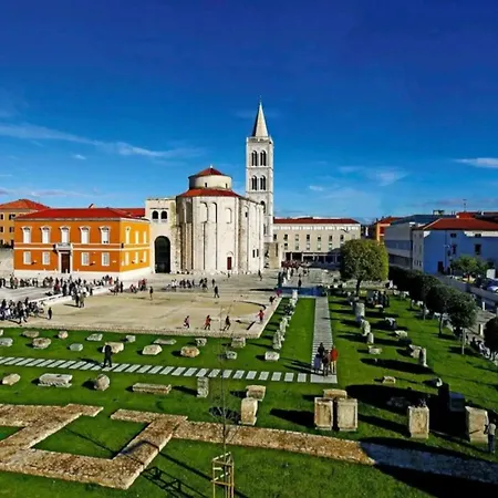 La Paulina's Iii Апартаменти