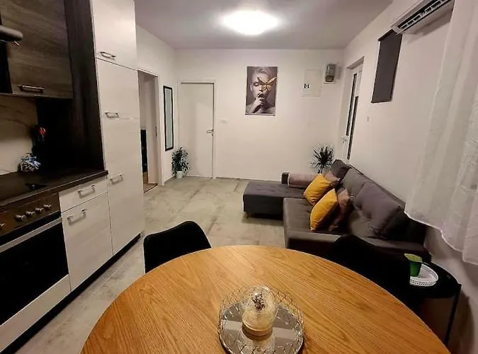 La Paulina's Iii Апартаменти *