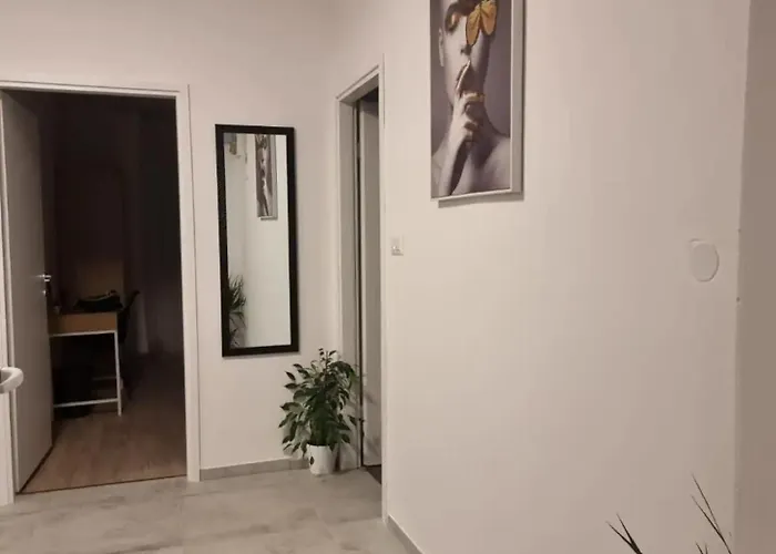 La Paulina's Iii Апартаменти