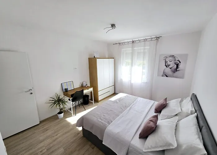 La Paulina's Iii Апартаменти *