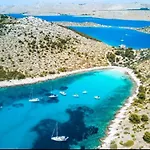 La Paulina's Iii Апартаменти