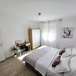 La Paulina's Iii Апартаменти *
